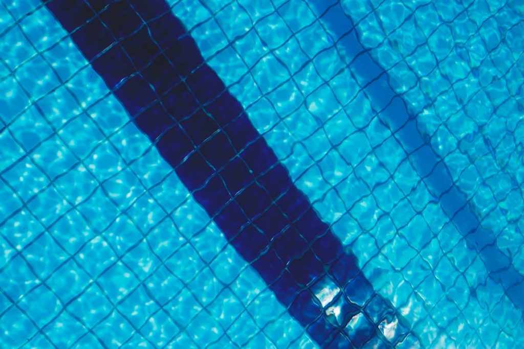 Agua verde en la piscina: ¿qué hacer?