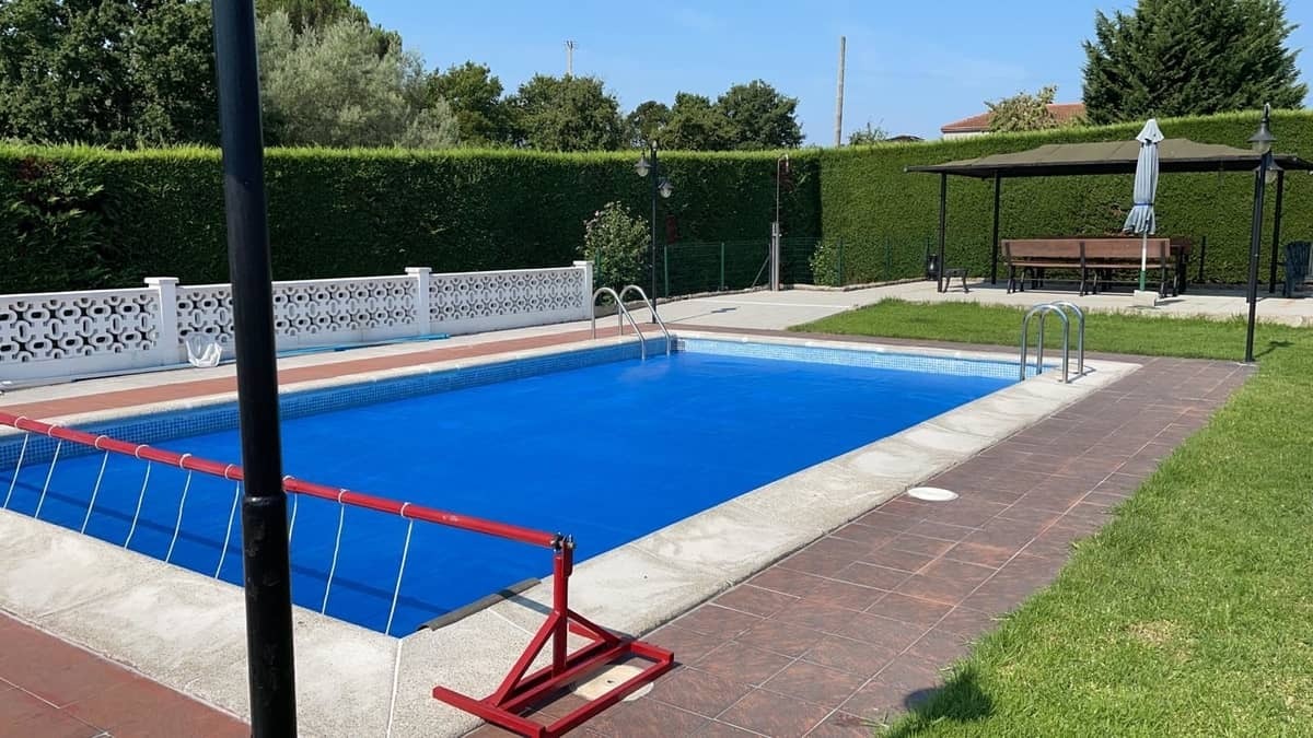 Las lonas para piscinas son perfectas para mantener la piscina durante el invierno.