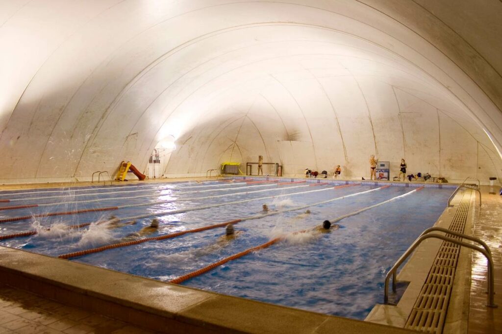 Piscina interior de Jorge Juan en Albacete