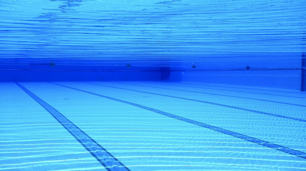 ¿Cuál es la mejor hora para depurar la piscina?